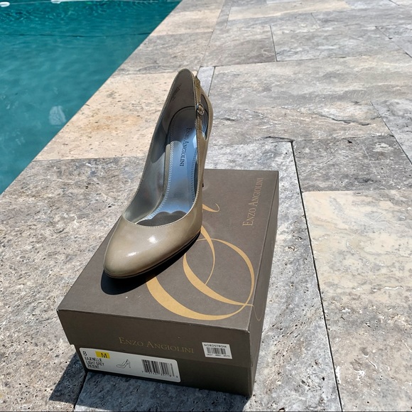 Heels with Buckle - Picture 2 of 3